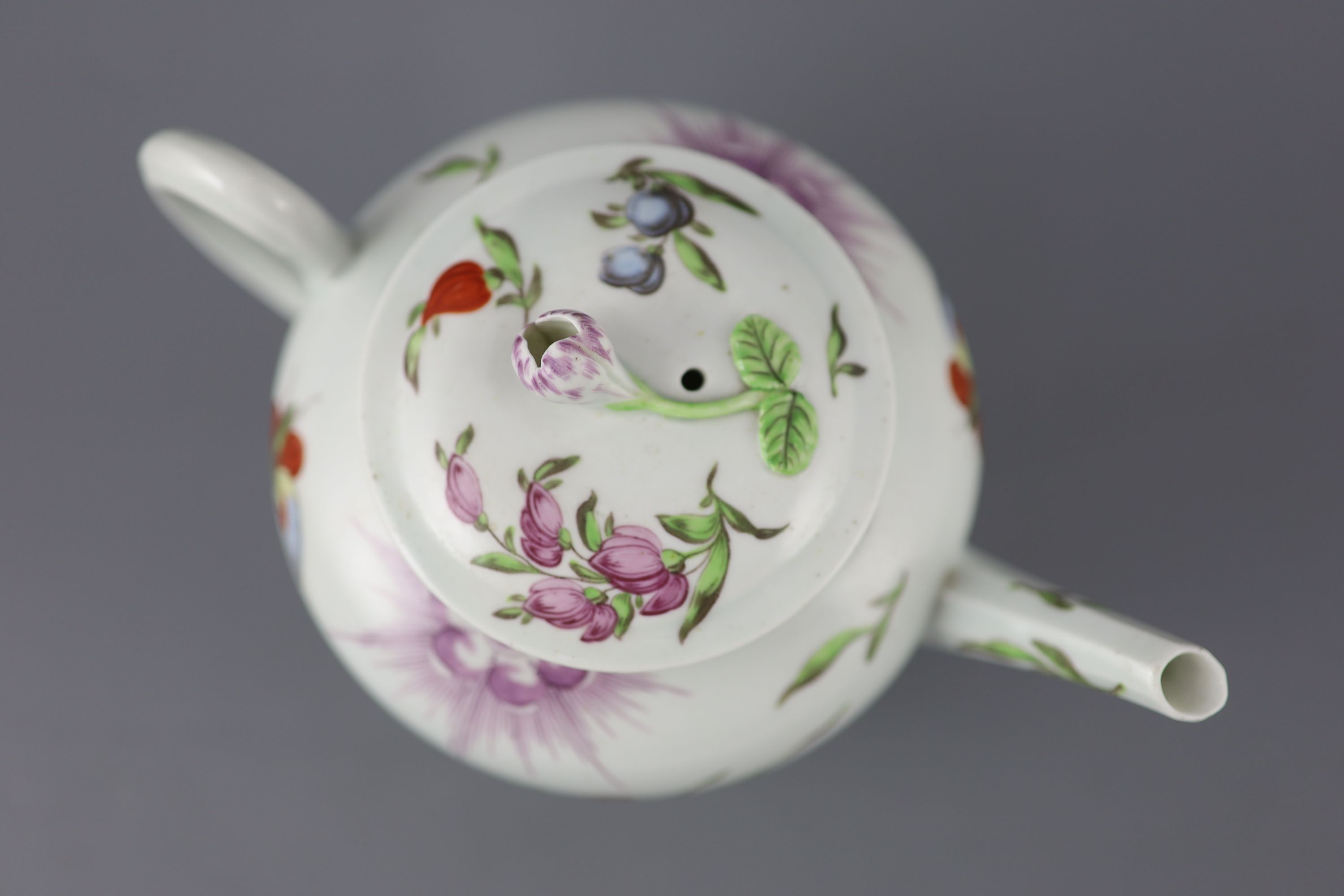 A good Worcester teapot and cover, c.1760, 18.5cm long, ex David Butti collection no.184